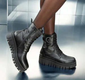 ANFIBI PELLE NERA PLATFORM LOGO METALLICO