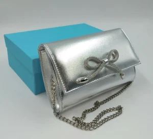 POCHETTE ARGENTO CON FIOCCO STRASS