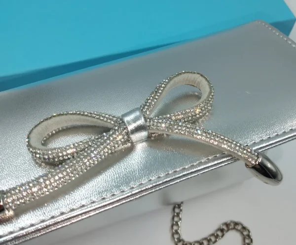 POCHETTE ARGENTO CON FIOCCO STRASS