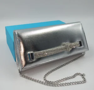 POCHETTE ARGENTO CON DETTAGLI STRASS