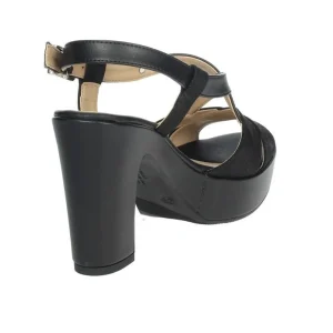 SANDALI CON FASCE INCROCIATE NERO