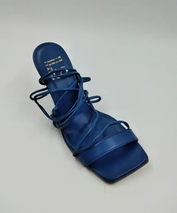 SANDALI IN PELLE MODELLO SCHIAVA BLU