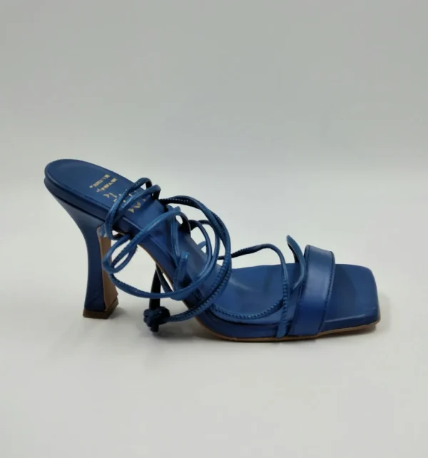 SANDALI IN PELLE MODELLO SCHIAVA BLU