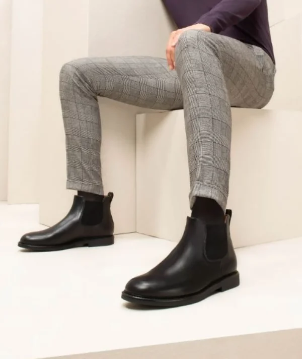 STIVALETTI MODELLO CHELSEA NERO